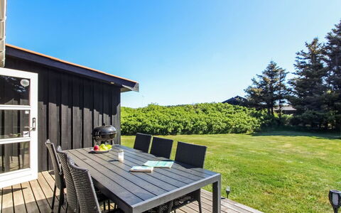 Daren - 600M from the Sea: Roof, House, Residential Area, Home, Estate, Cottage, Design