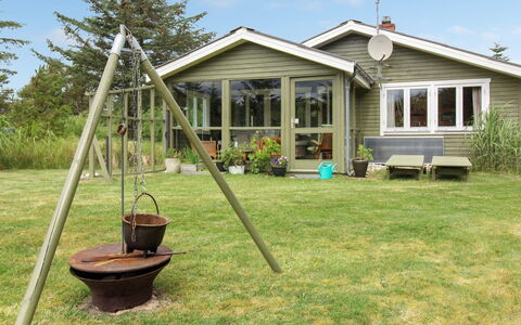 Ele - 900M from the Sea: House, Home, Door, Roof, Cottage, Estate, Garden, Shade, Siding, Yard