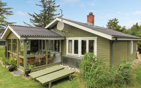 Ele - 900M from the Sea: House, Home, Door, Roof, Cottage, Estate, Garden, Shade, Siding, Yard
