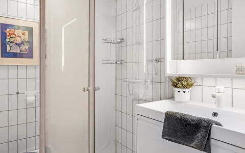 Radica - 50M from the Sea: Interior Design, Bathroom, Plumbing Fixture, Flooring, Floor, Bathroom Sink, Bathroom Cabinet, Sink, Plumbing, Ceiling