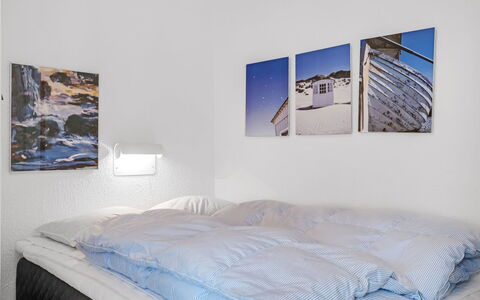 Radica - 50M from the Sea: Bedroom, Bed, Bedding, Bed Sheet, Linens, Freezing, Bed Frame, Snow, Winter, Ice Cap
