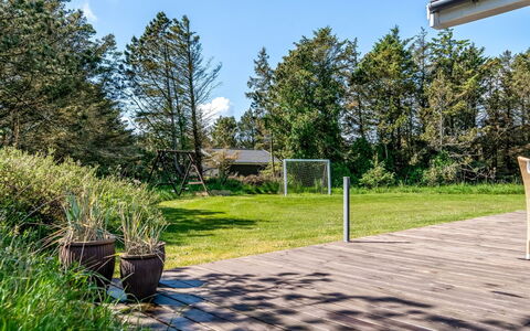 Brunetta - 800M from the Sea: Green, Shrub, Garden, Land Lot, Groundcover, Shade, Lawn, Landscaping, Yard, Walkway