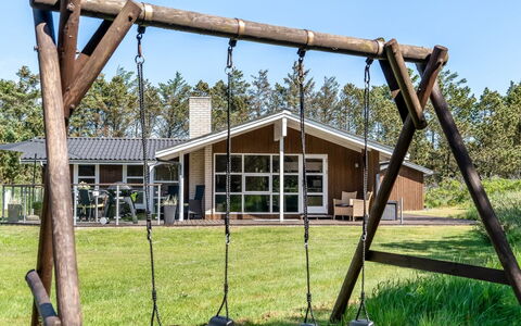 Brunetta - 800M from the Sea: Wood, Outdoor Play Equipment, Recreation, Swing, Shade, Leisure, Park, Garden, Lawn, Playground