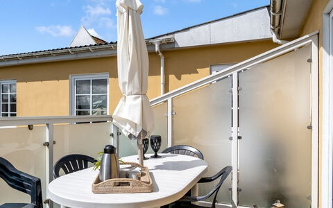 Jördis - 150M from the Sea: Swimming Pool, Resort Town