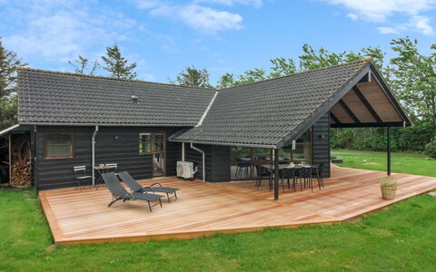 Harri - 850M from the Sea: House, Home, Door, Roof, Cottage, Estate, Garden, Shade, Siding, Yard