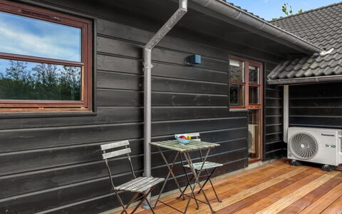 Harri - 850M from the Sea: House, Home, Door, Roof, Cottage, Estate, Garden, Shade, Siding, Yard