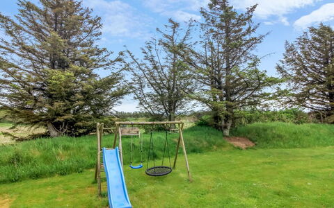 Harri - 850M from the Sea: House, Home, Door, Roof, Cottage, Estate, Garden, Shade, Siding, Yard