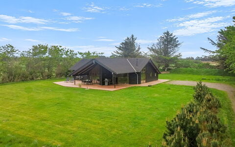Harri - 850M from the Sea: House, Home, Door, Roof, Cottage, Estate, Garden, Shade, Siding, Yard