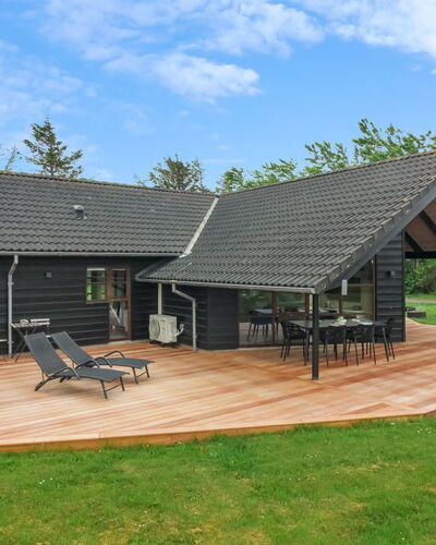 Harri - 850M from the Sea