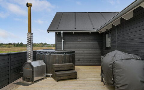 Ina - 1.2Km from the Sea: Shed, Shade, Deck, Siding, Hardwood, Garden Buildings, Log Cabin, Wood Stain, Plank, Outdoor Structure