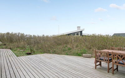 Mylius - 100M from the Sea
