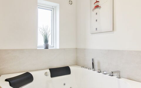 Edgar - 1.5Km from the Sea: Bathtub, Plumbing Fixture, Bathroom, Interior Design, Flooring, Floor, Plumbing, Room, Ceiling, Tap