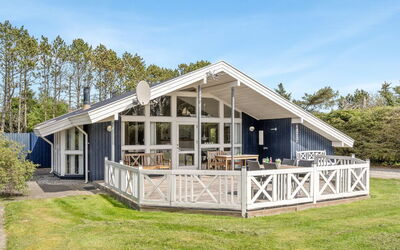 Sonke - 500M from the Sea