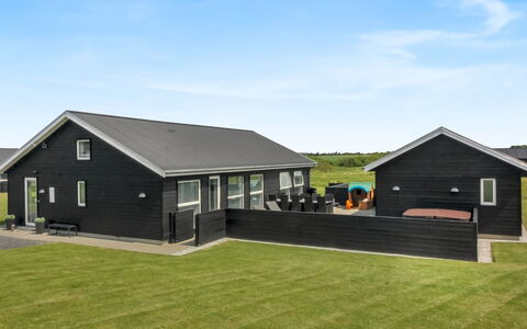 Dwerg - 1.5Km from the Sea: 