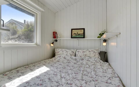 Abbie - 10M from the Sea: Wood, Ceiling, Floor, Bedroom, Linens, Bed, Bedding, Hardwood, Bed Sheet, Plank