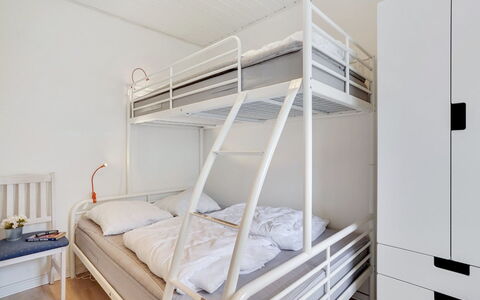 Meglena - 50M from the Sea: Floor, Bedroom, Flooring, Bed, Interior Design, Bedding, Furniture, Bunk Bed, Bed Sheet, Wood Flooring