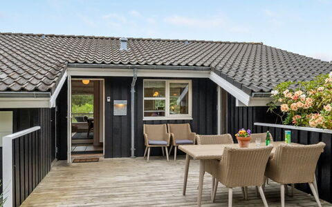 Jara - 700M from the Sea: Cottage, Shed, Hut, Farmhouse, Prairie, Shack, Barn, Log Cabin, Garden Buildings