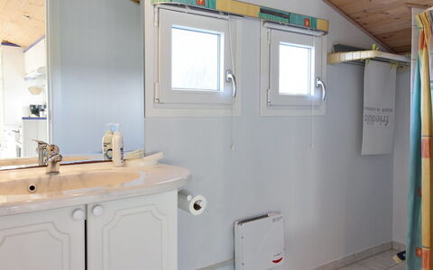 Engelbrecht - 400M from the Sea: Plumbing Fixture, Interior Design, Flooring, Plumbing, Floor, Tap, Ceiling, Room, Bathroom, Sink