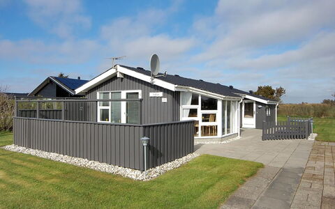 Engelbrecht - 400M from the Sea: House, Home, Door, Roof, Cottage, Estate, Garden, Shade, Siding, Yard