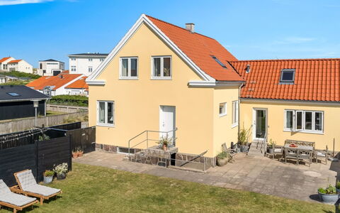 Bruse - 125M from the Sea: Building, Window, House, Residential Area, Home, Roof, Facade, Architecture, Cottage, Estate