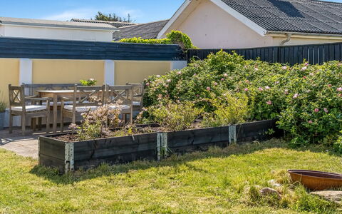 Bruse - 125M from the Sea: Shrub, Garden, Land Lot, Roof, Groundcover, Shade, Cottage, Backyard, Landscaping