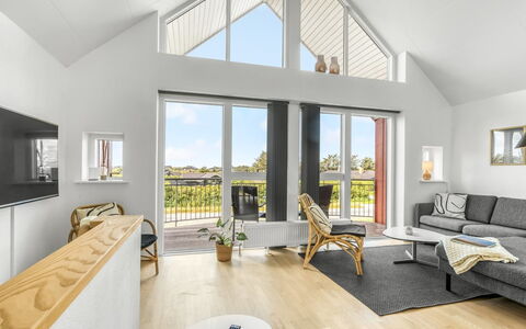 Keimo - 600M from the Sea: Interior Design, Wood, Flooring, Ceiling, Floor, Furniture, Couch, Wood Flooring, Living Room, Home