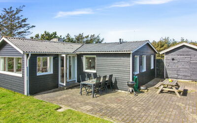 Lisabeth - 250M from the Sea