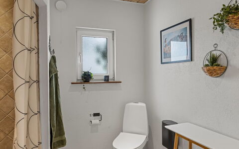Adelina - 500M from the Sea: Toilet Seat, Flooring, Wall, Toilet, Plumbing Fixture, Floor, Interior Design, Bathroom, Lighting, Room