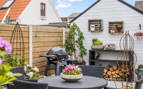 Adelina - 500M from the Sea: Flower, Flowerpot, Furniture, Home, Garden, Outdoor Furniture, Houseplant, Chair, Patio