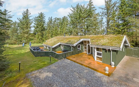 Sunneva - 1Km from the Sea: House, Home, Door, Roof, Cottage, Estate, Garden, Shade, Siding, Yard