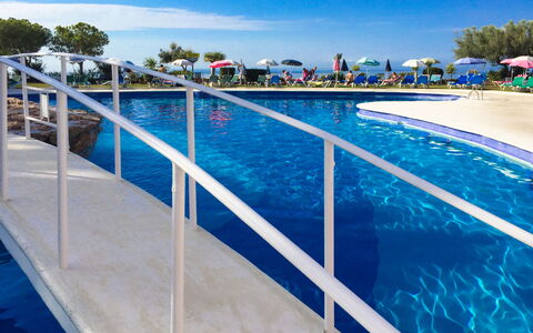 Casita Feliz: Water, Sky, Water Resources, Property, Cloud, Blue, Azure, Swimming Pool, Shade, Tree