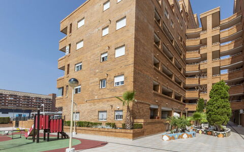 Oropesa del Mar 333: Building, Daytime, Window, Apartment, City, Urban Area, Residential Area, Facade, Neighbourhood, Architecture