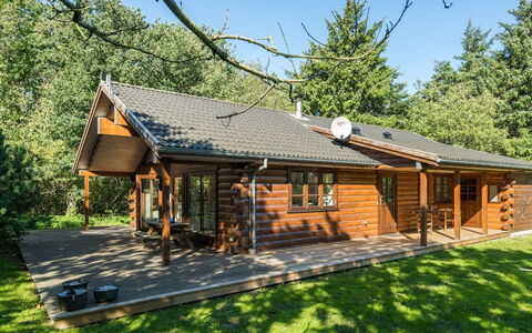 Floriane - 700M from the Sea: Wood, Flooring, Interior Design, Floor, Furniture, Wood Flooring, Room, Ceiling, Wood Stain, Hardwood