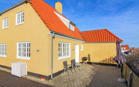 Fania - 200M from the Sea: Wood, Flooring, Interior Design, Floor, Furniture, Wood Flooring, Room, Ceiling, Wood Stain, Hardwood