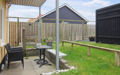 Ingert - 250M from the Sea: Porch, Shade, Wood Stain, Backyard, Outdoor Furniture, Yard, Deck, Garden, Hardwood, Siding