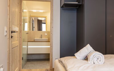 Accommodation:&nbsp;& Infinity Pool 400.1