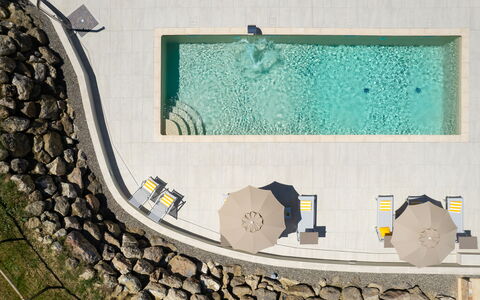 Villa Noemi: Azure, Building, Font, Water, Urban Design, Rectangle, Facade, Gas, Art