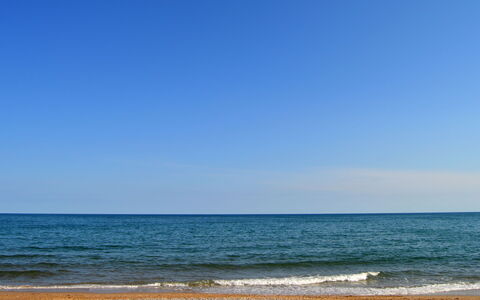 Canción de Mar: Blue, Water, Daytime, Water Resources, Body Of Water, Horizon, Beach, Natural Environment, Sea