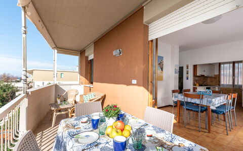La Casa sul Mare: Sky, Cloud, Building, Urban Design, Tree, House, Neighbourhood, Leisure, Residential Area, Landscape