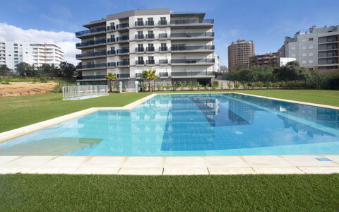 Emerson Plaza: Water, Plant, Sky, Building, Daytime, Property, Swimming Pool, Azure, Architecture, Rectangle