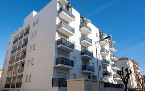 Sakura: Sky, Daytime, Property, Building, Window, Tower Block, Urban Design, Condominium, Neighbourhood, Residential Area