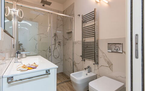 Villa Marzia Mare & Golf: Plumbing Fixture, Tap, Property, Sink, Bathroom, Bathroom Cabinet, Purple, Bathroom Sink, Interior Design