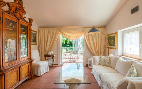 Villa Sole Martina Franca: Furniture, Interior Design, Flooring, Floor, Couch, Wood, Ceiling, Lighting, Living Room, Room