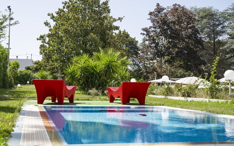 Villa Sole Martina Franca: Water, Plant, Sky, Property, Tree, Shade, Grass, Leisure, Landscape, Natural Landscape