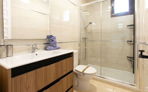 Perla del Mar: Flooring, Plumbing Fixture, Floor, Bathroom Cabinet, Bathroom, Interior Design, Cabinetry, Sink, Mirror, Plumbing