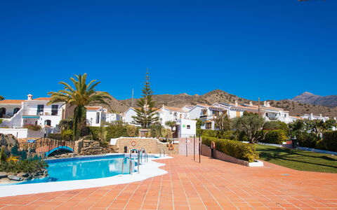 Perla del Mar: Plant, Sky, Property, Building, Water, Azure, Tree, Swimming Pool, Leisure, Arecales