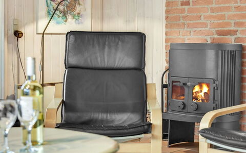 Harthwik - 1Km from the Sea: Wood-Burning Stove, Hearth, Home Appliance, Wood Flooring, Living Room, Kitchen Appliance, Fireplace, Lamp