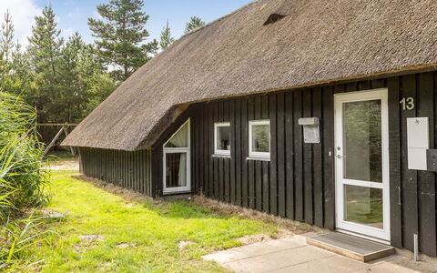 Ellanor - 1Km from the Sea: Building, House, Residential Area, Home, Shrub, Roof, Cottage, Estate, Garden