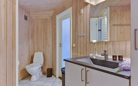 Ellanor - 1Km from the Sea: Flooring, Floor, Plumbing Fixture, Wood, Sink, Interior Design, Tap, Bathroom, Bathroom Sink, Ceiling