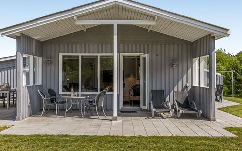Evalotte - 600M from the Sea: Apartment, Shade, Balcony, Chair, Fence, Outdoor Furniture, Aluminium, Artificial Turf